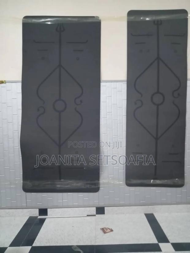 Portion Line Yoga Mat · Photo 1