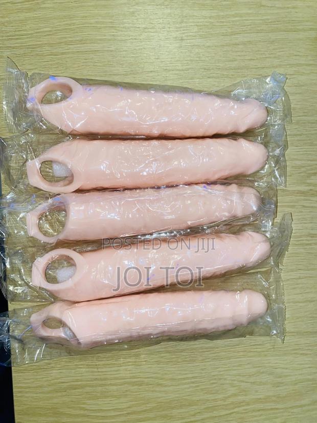 10.6 Inches Realistic Cock Sleeve · Photo 1