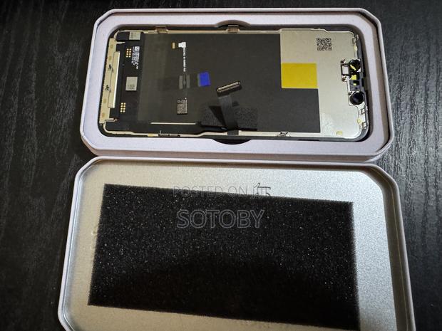 iPhone 13 Pro Screen Replacement · Photo 2
