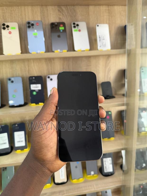 Apple iPhone 16 Pro Max 512 GB Gold · Photo 2