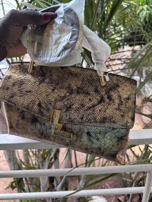 Quality Chic Hand Bag · Photo 1