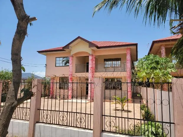 4bdrm Duplex in Suadom Properties, Baatsona Total for rent · Photo 1