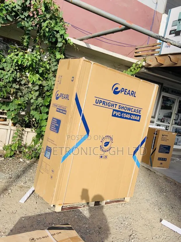 Fast and Accurate Pearl 3 Doors PVC-1540 Display Fridge · Photo 1