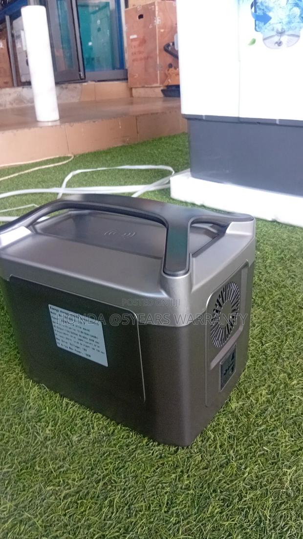 Heavy-Duty Power Station Inverter – Clean Energy Supply · Photo 1