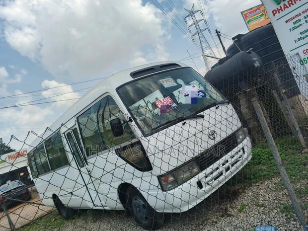 Toyota Coaster 2018 White · Photo 2