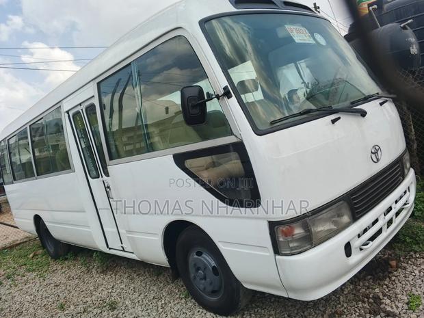 Toyota Coaster 2018 White · Photo 1