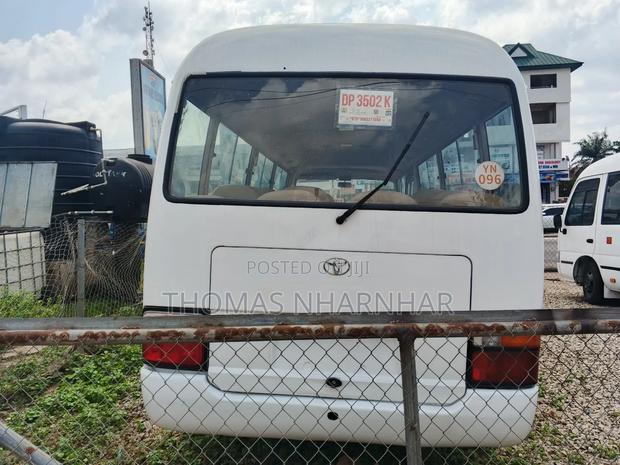 Toyota Coaster 2018 White · Photo 3