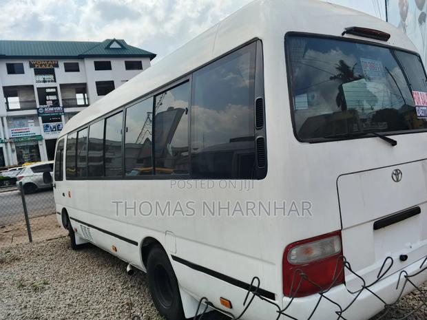 Toyota Coaster 2018 White · Photo 4