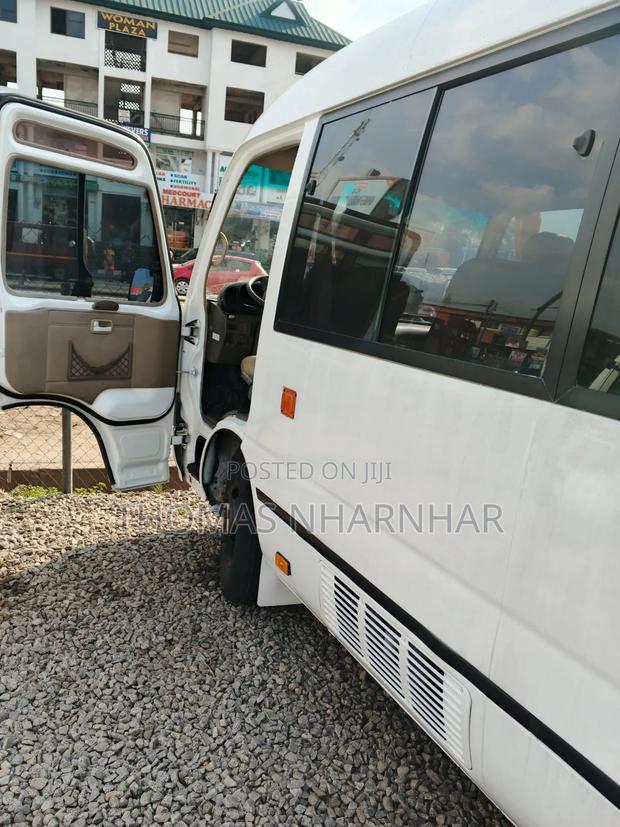 Toyota Coaster 2018 White · Photo 5