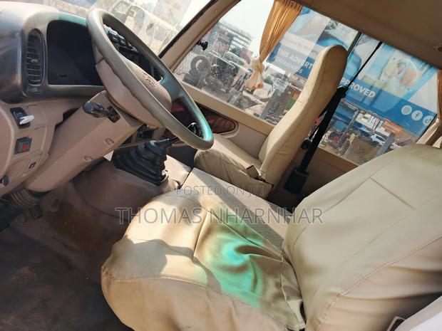 Toyota Coaster 2018 White · Photo 6
