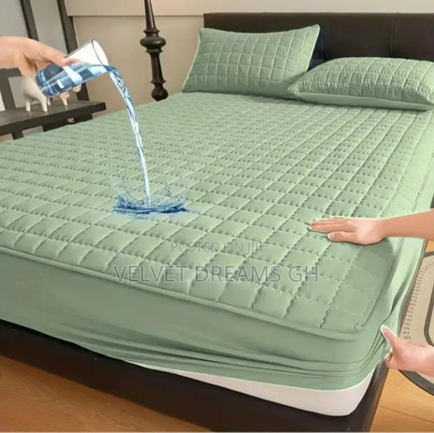 Waterproof Mattress Cover With Pillowcases · Photo 2