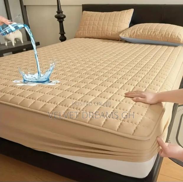 Waterproof Mattress Cover With Pillowcases · Photo 6