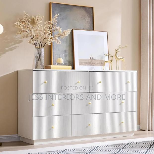 8 Drawer Dresser (Fluted) · Photo 1