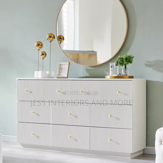8 Drawer Dresser (Fluted) · Photo 3