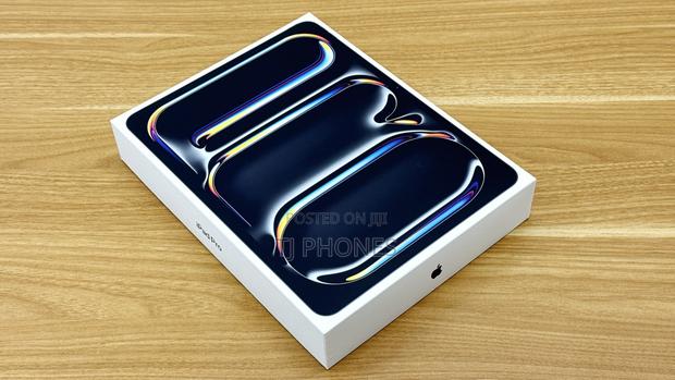 New Apple iPad Pro 13 (2025) 1 TB Black · Photo 2