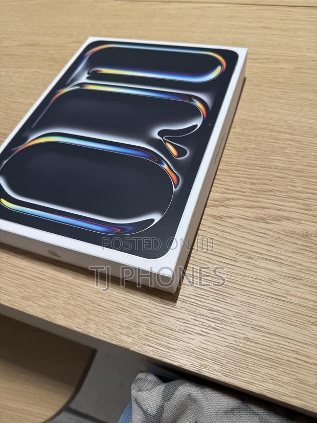 New Apple iPad Pro 13 (2025) 1 TB Black · Photo 1