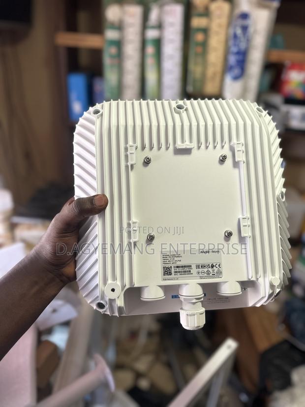 Ruijie Ax6000 Outdoor Access Point · Photo 6