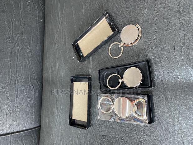 Metallic Keyholders · Photo 1