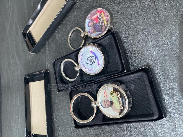 Metallic Keyholders · Photo 3