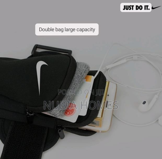 Nike Gym Arm Phone Holder · Photo 3