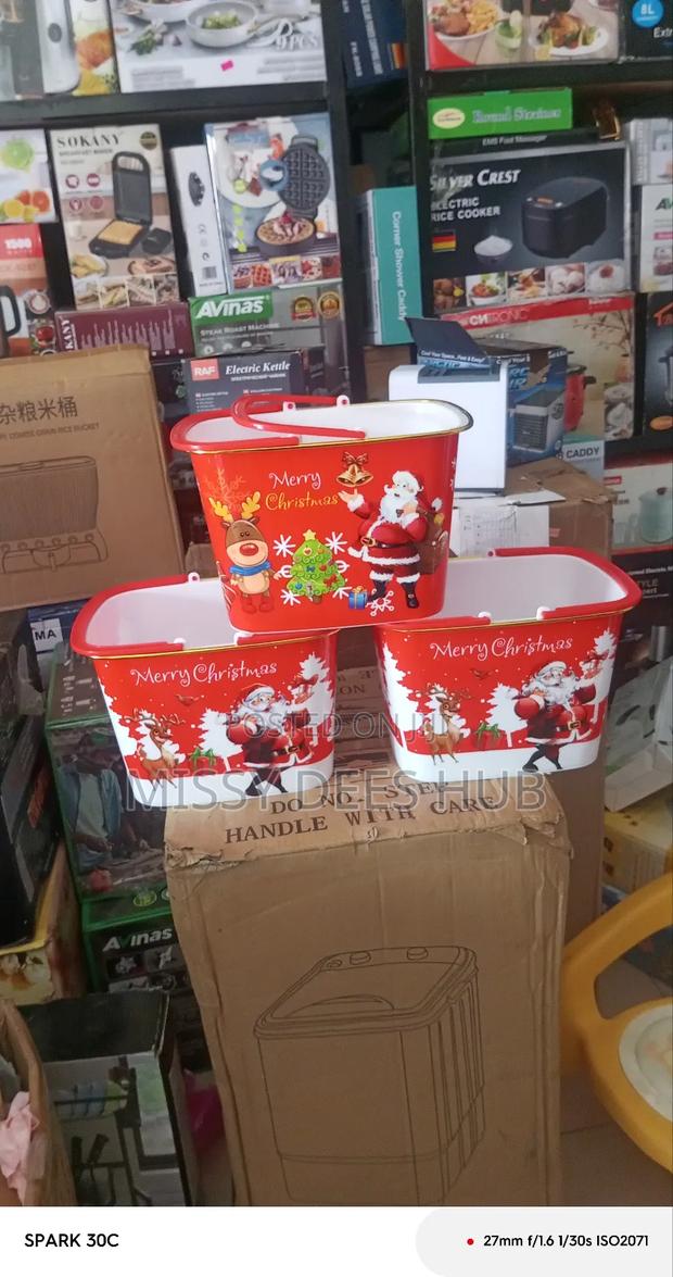 Christmas Themed Plastic Basket · Photo 1