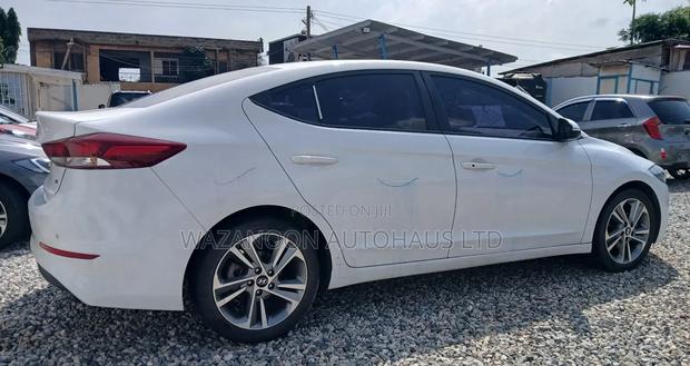 Hyundai Elantra Limited 2018 White · Photo 7