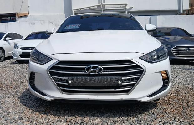 Hyundai Elantra Limited 2018 White · Photo 3