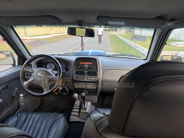 Nissan Hardbody 2019 White · Photo 7