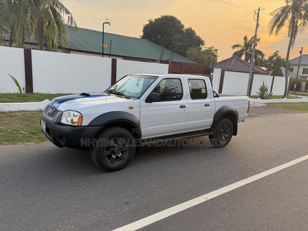 Nissan Hardbody 2019 White · Photo 4