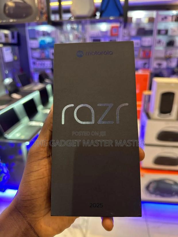 New Motorola Razr 2025 256 GB Blue · Photo 2