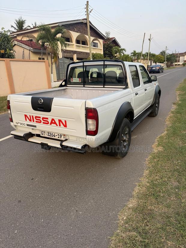 Nissan Hardbody 2019 White · Photo 6