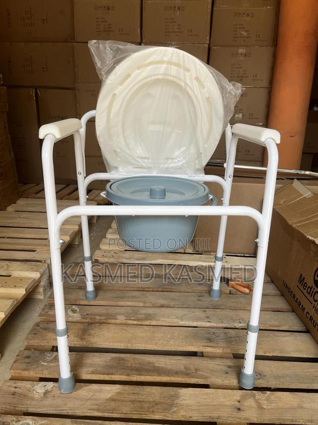Commode Seat · Photo 1