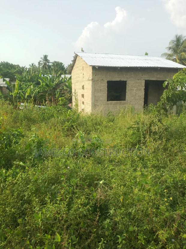 Building Plot With Single Room Self Contained · Photo 1