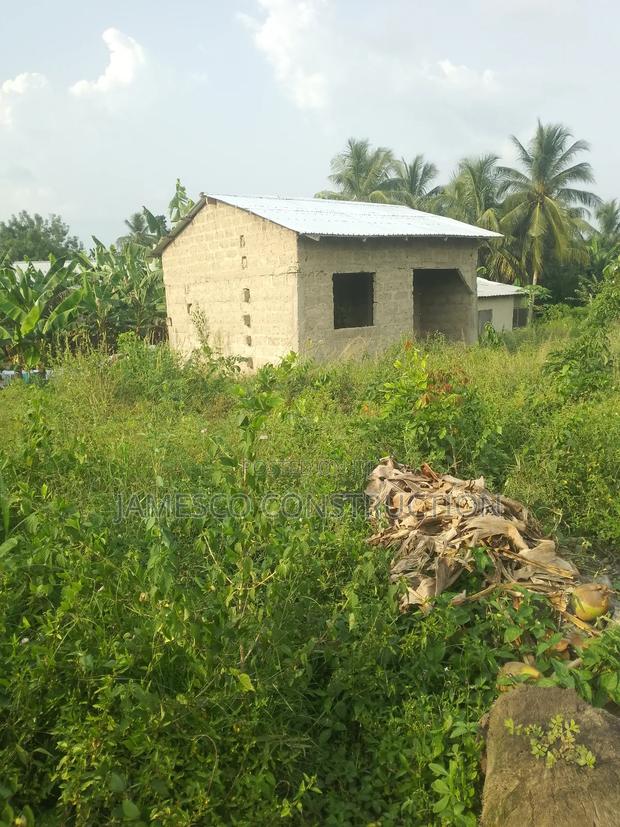 Building Plot With Single Room Self Contained · Photo 2