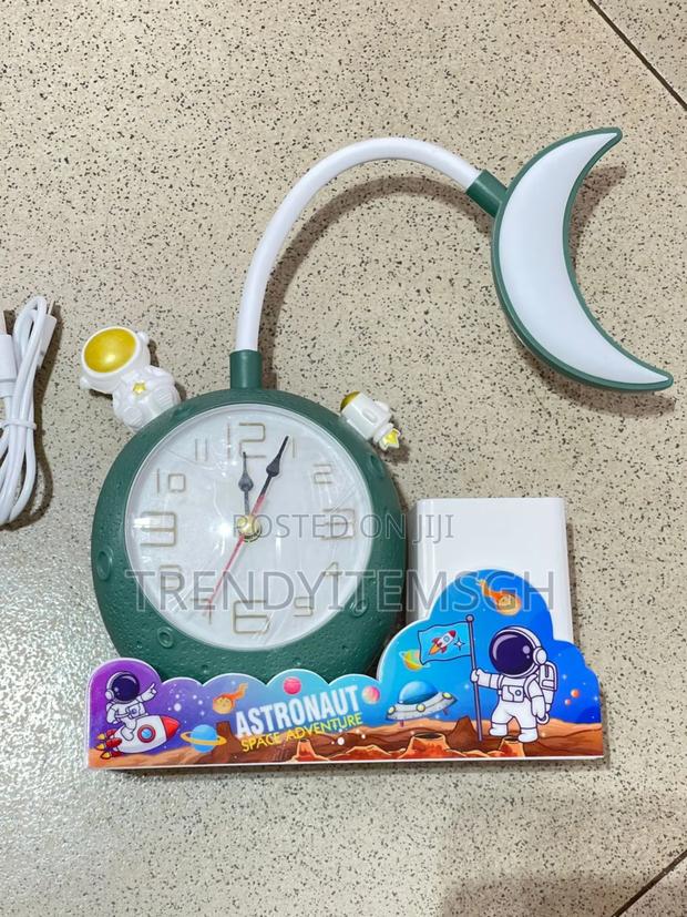 Moon Alarm Clock With Light · Photo 2