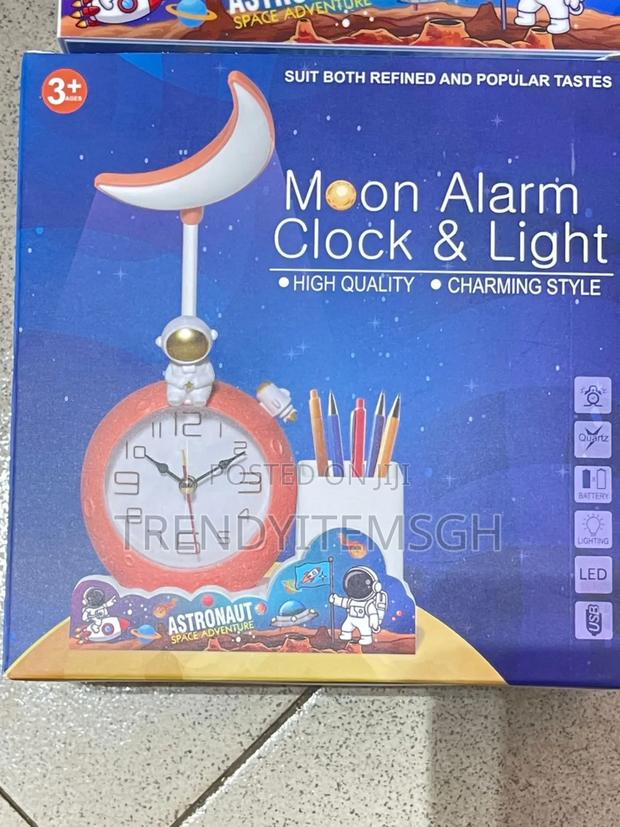 Moon Alarm Clock With Light · Photo 3