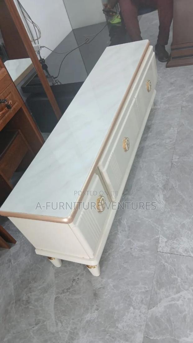 Extendable Tv Stand · Photo 1
