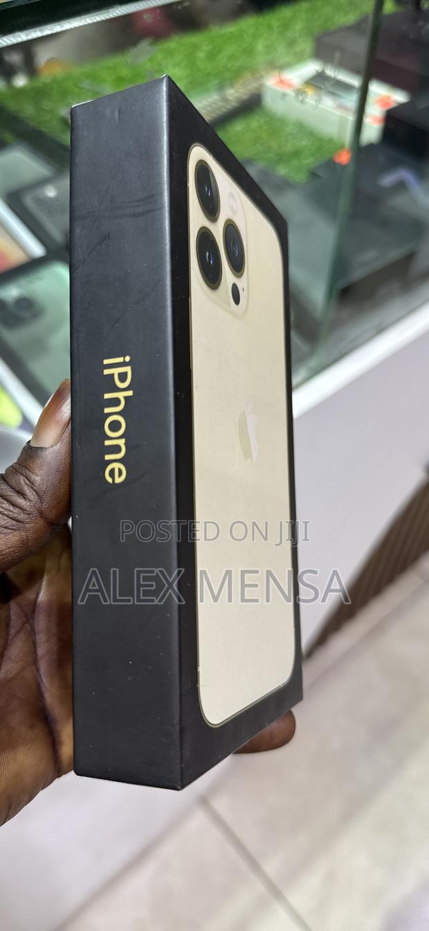 Apple iPhone 13 Pro 128 GB Gold · Photo 3