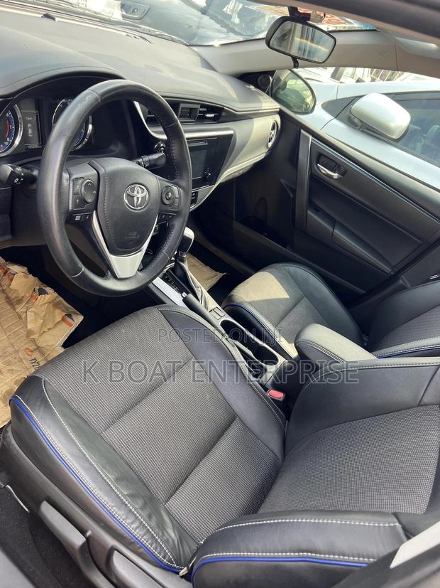 Toyota Corolla SE (1.8L 4cyl 2A) 2019 Gray · Photo 4