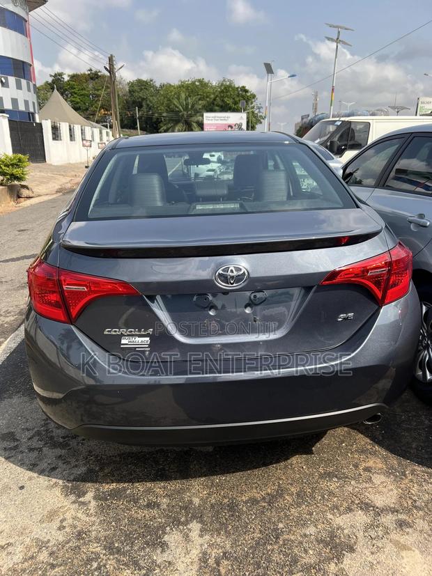 Toyota Corolla SE (1.8L 4cyl 2A) 2019 Gray · Photo 6