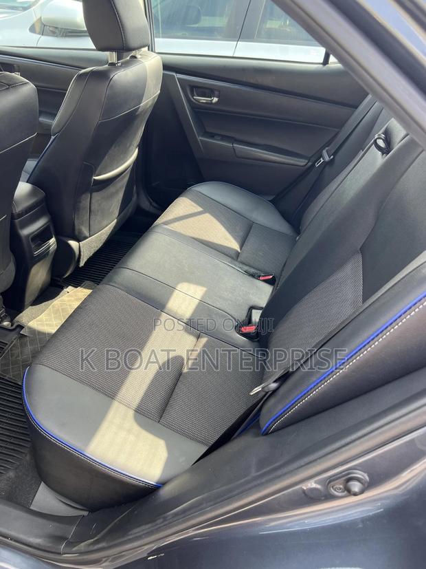 Toyota Corolla SE (1.8L 4cyl 2A) 2019 Gray · Photo 3