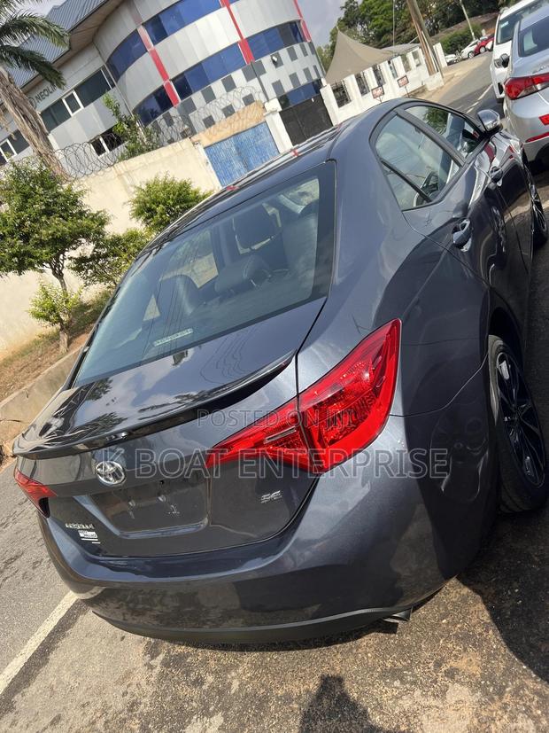 Toyota Corolla SE (1.8L 4cyl 2A) 2019 Gray · Photo 7
