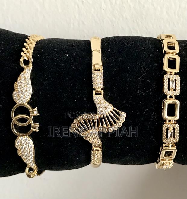 Classy Bracelets for Her · Photo 2