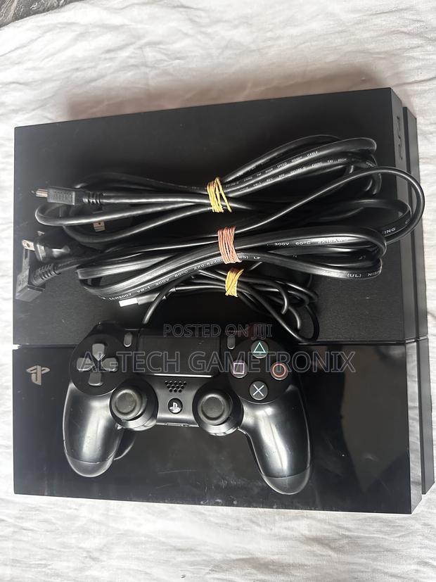 Pre-Owned Ps4 Standard Edition · Photo 1