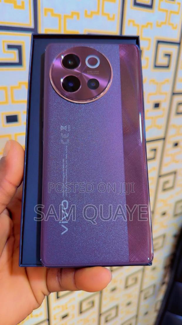 New Vivo V40 Lite 256 GB Black · Photo 3