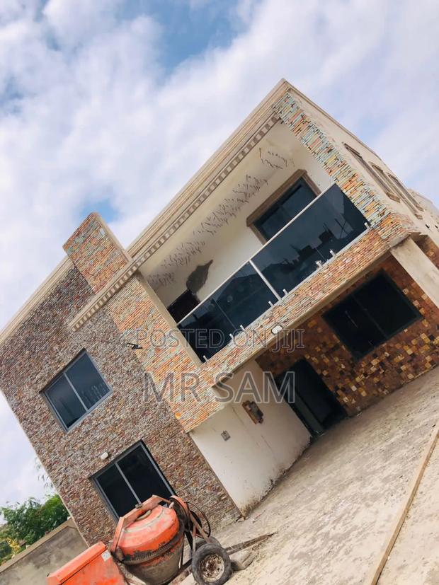 4bdrm House in Sam Properties, Mallam for sale · Photo 2