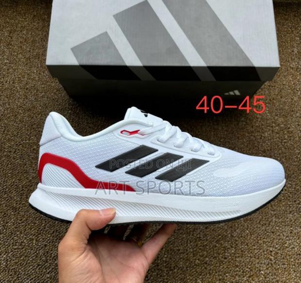 Adidas Sneakers · Photo 1