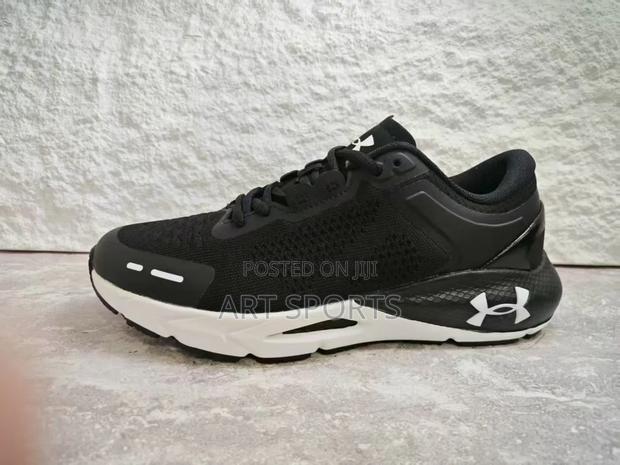 Under Amour Sneakers · Photo 1