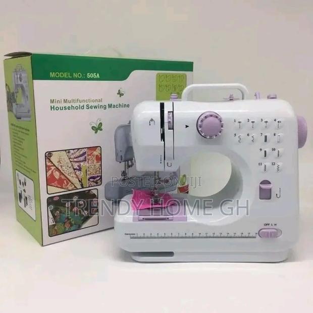12‐Stitch Mini Portable Sewing Machine · Photo 1