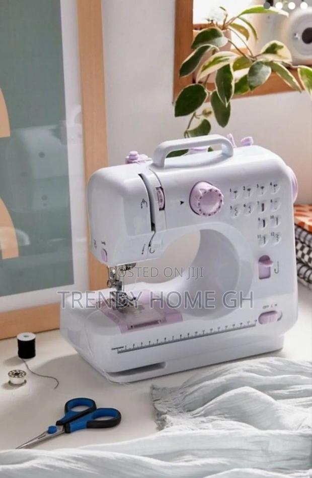 12‐Stitch Mini Portable Sewing Machine · Photo 3